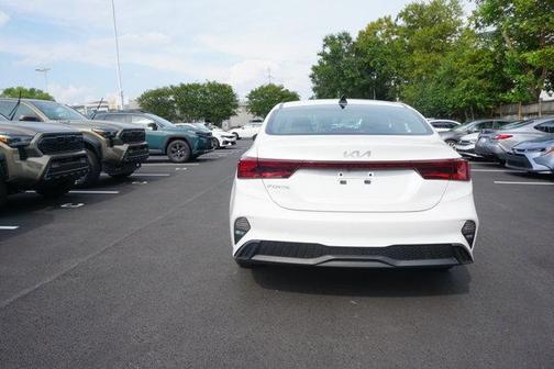 Snow White Pearl 2023 Kia Forte LXS