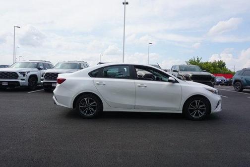 Snow White Pearl 2023 Kia Forte LXS