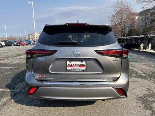 2026 Toyota Highlander Hybrid Platinum