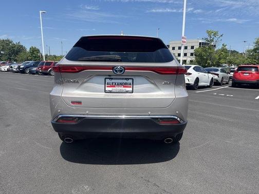 Titanium Glow 2024 Toyota Venza