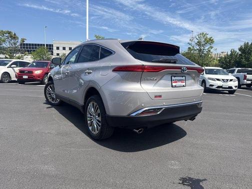 Titanium Glow 2024 Toyota Venza
