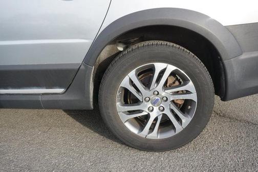 Electric Silver Metallic 2013 Volvo XC70 3.2