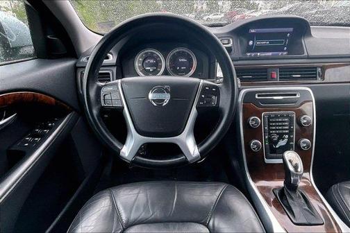 Electric Silver Metallic 2013 Volvo XC70 3.2