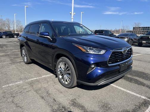 2026 Toyota Highlander Hybrid Platinum