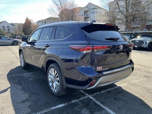 2026 Toyota Highlander Hybrid Platinum