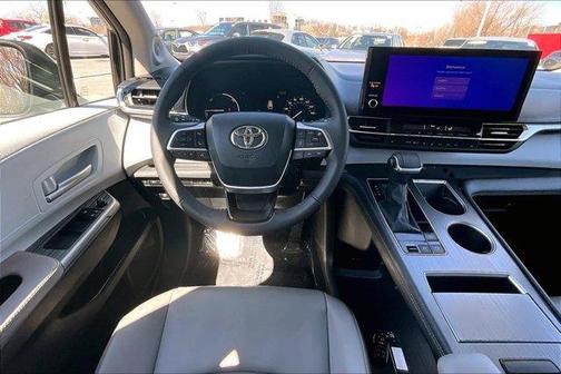 2025 Toyota Sienna XLE