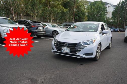 Gray Sky Pearl 2023 Nissan Versa 1.6 SV