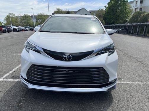 Wind Chill Pearl 2026 Toyota Sienna Platinum 7 Passenger