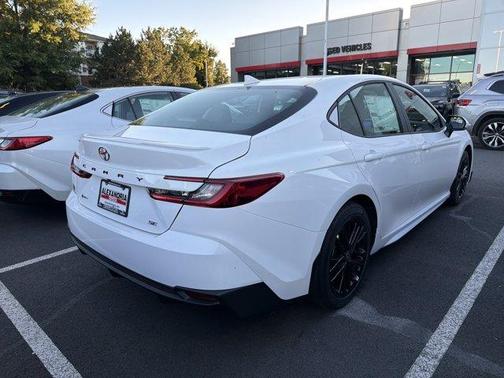 Ice 2026 Toyota Camry SE