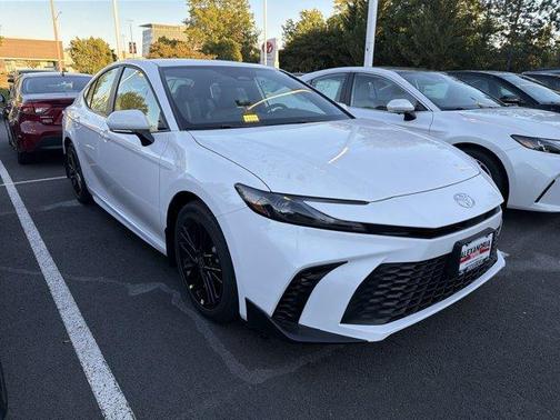 Ice 2026 Toyota Camry SE