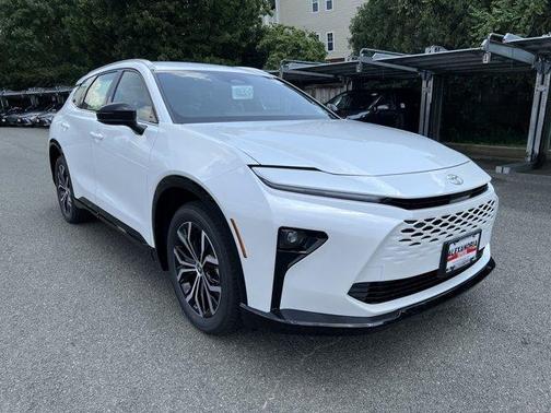 2025 Toyota Crown Signia XLE