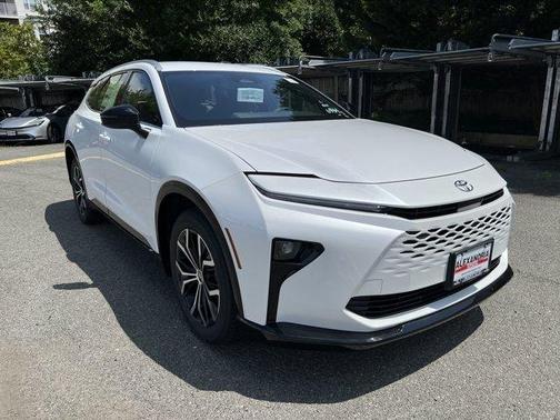 2025 Toyota Crown Signia XLE