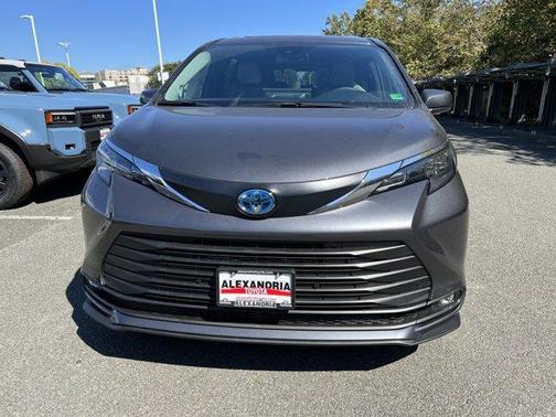 2025 Toyota Sienna XLE