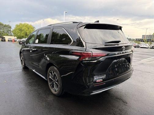 Midnight Black Metallic 2026 Toyota Sienna Platinum 7 Passenger
