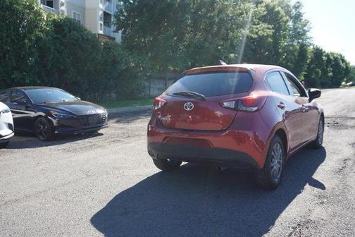 2020 Toyota Yaris Sedan LE
