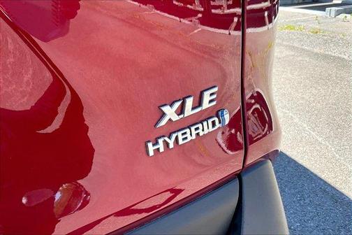 2022 Toyota RAV4 Hybrid XLE