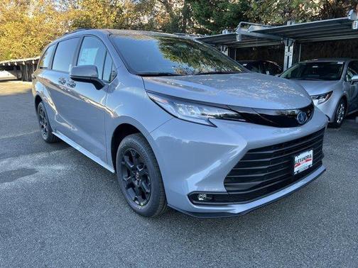 2025 Toyota Sienna Woodland Edition