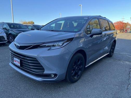 2025 Toyota Sienna Woodland Edition
