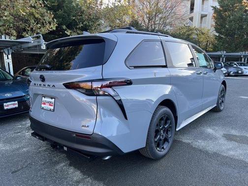 2025 Toyota Sienna Woodland Edition