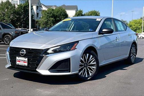 Brilliant Silver Metallic 2024 Nissan Altima 2.5 SV