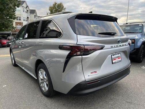 2025 Toyota Sienna XLE