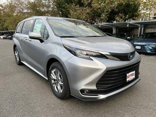 2025 Toyota Sienna XLE
