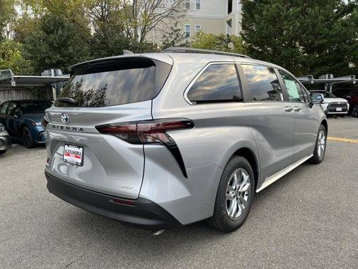 2025 Toyota Sienna XLE
