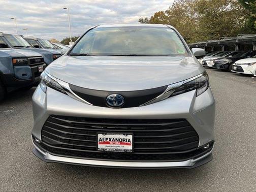 2025 Toyota Sienna XLE