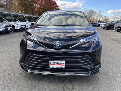 2025 Toyota Sienna XLE