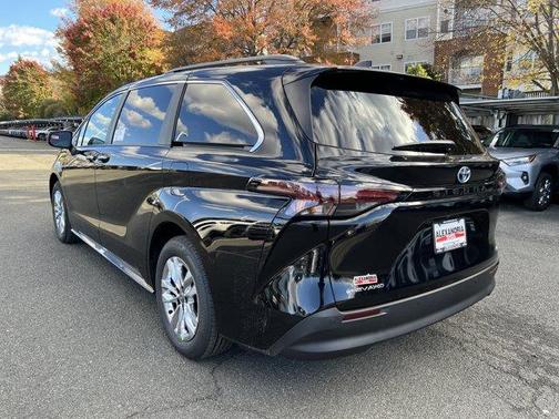 2025 Toyota Sienna XLE