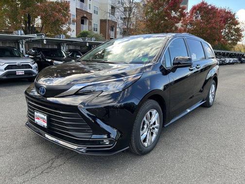 2025 Toyota Sienna XLE