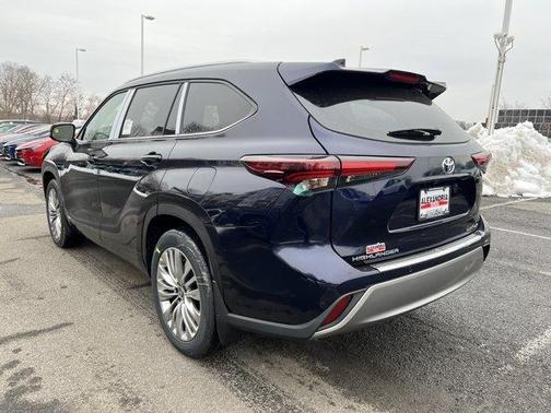 2026 Toyota Highlander Hybrid Platinum