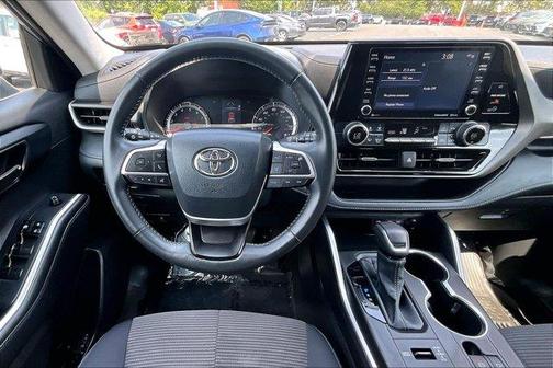 2022 Toyota Highlander LE