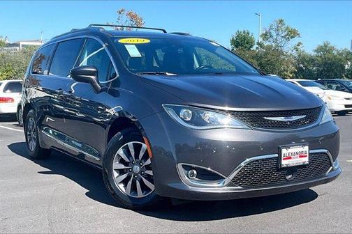 Granite Crystal Clearcoat Metallic 2019 Chrysler Pacifica Touring-L Plus
