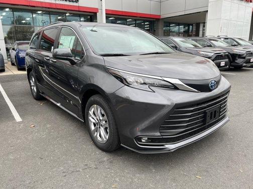 2025 Toyota Sienna XLE