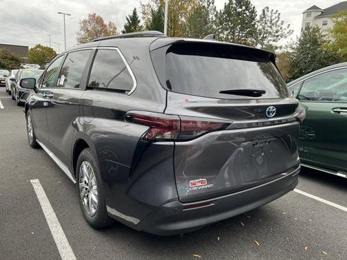 2025 Toyota Sienna XLE
