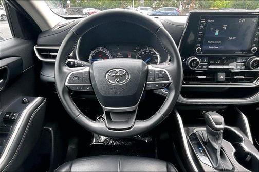 2022 Toyota Highlander Hybrid XLE