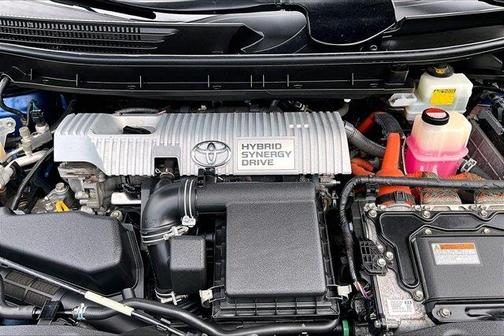 2015 Toyota Prius v Four