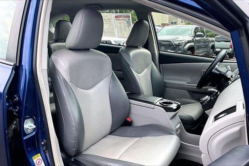 2015 Toyota Prius v Four