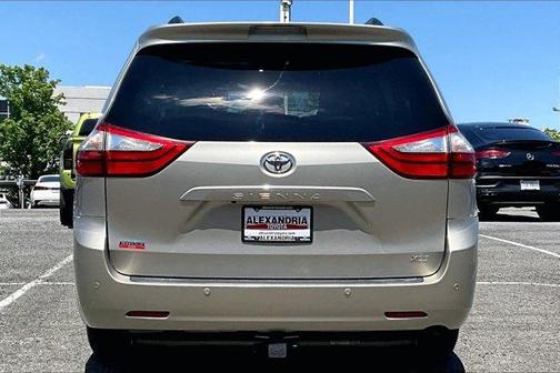 2017 Toyota Sienna XLE
