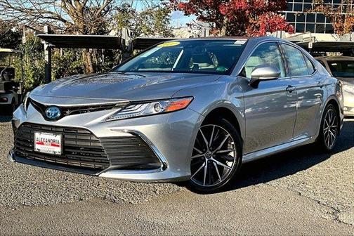 2022 Toyota Camry Hybrid XLE