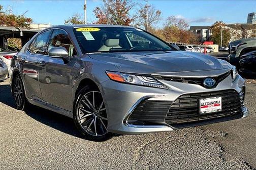 2022 Toyota Camry Hybrid XLE