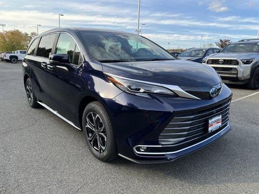 2025 Toyota Sienna Platinum 7 Passenger