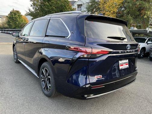 2025 Toyota Sienna Platinum 7 Passenger