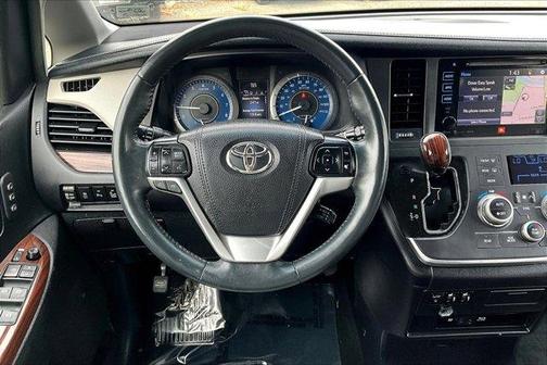 2016 Toyota Sienna 