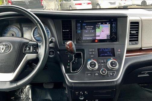 2016 Toyota Sienna 