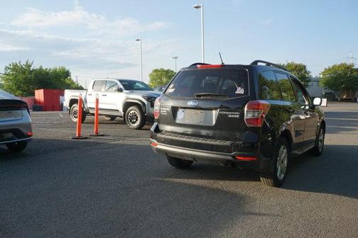 Crystal Black Silica 2014 Subaru Forester 2.5i Premium