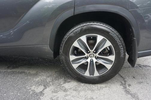 2024 Toyota Highlander Hybrid XLE