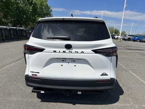 Ice 2026 Toyota Sienna XLE