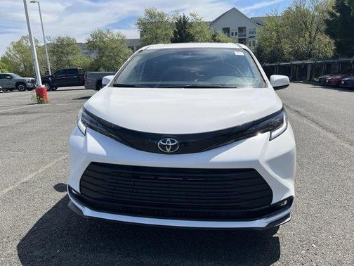 Ice 2026 Toyota Sienna XLE